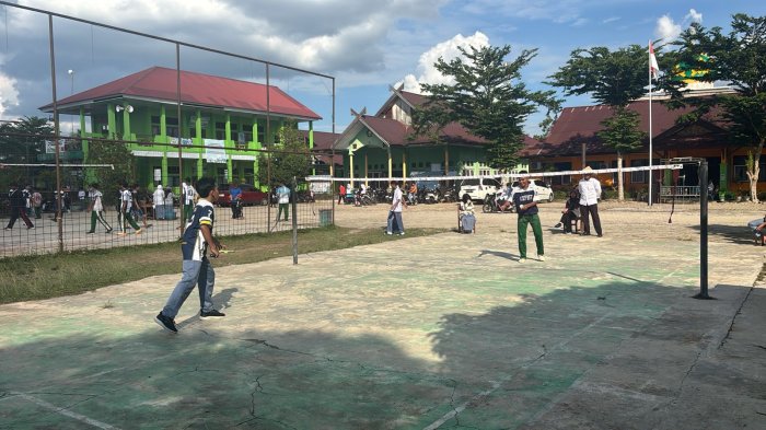 Persaingan Sengit Badminton Putra di Hari Kedua PORSENI MAN 1 Bungo