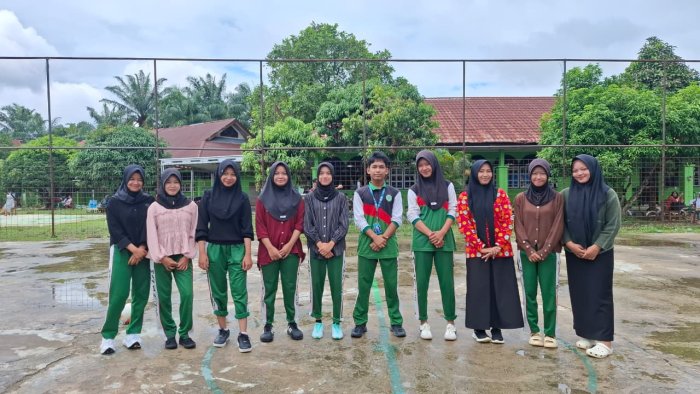 Pertandingan Seru XI BB vs XI IPS 1 di Futsal Putri MAN 1 Bungo