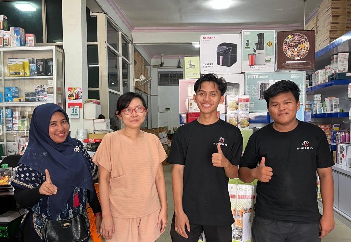 Guru MAN 1 Bungo Jemput Siswa PKL di Toko Elektronik
