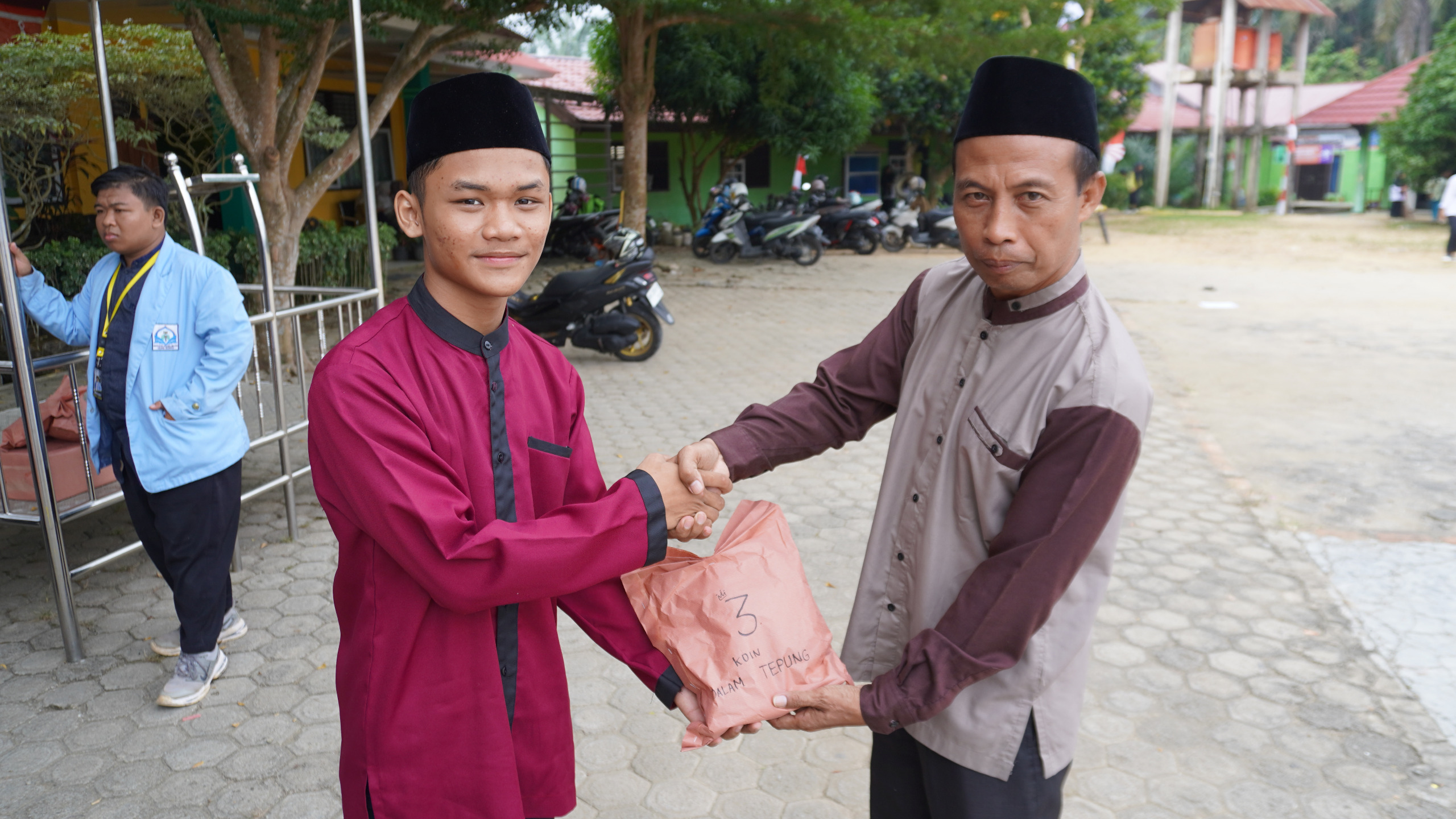 OSIM MAN 1 BUNGO PLUS KETERAMPILAN SERAHKAN HADIAHÂ LOMBA