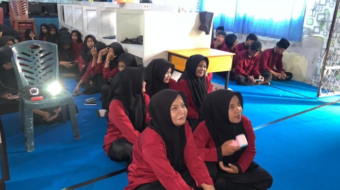 Siswa MAN 1 Bungo Ikuti Literasi Digital di Lab TIK