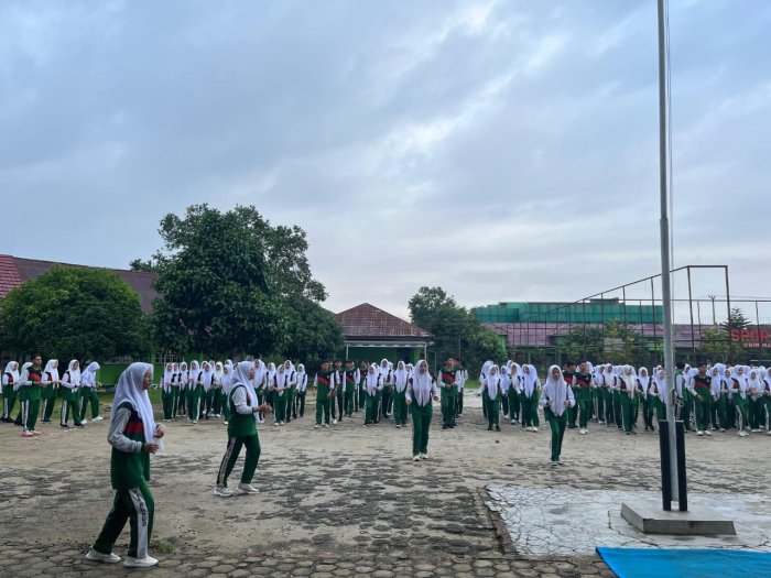 Siswa MAN 1 Bungo Awali Semester Dua dengan Senam Bersama