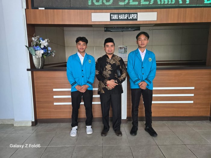 Guru MAN 1 Bungo Pantau Siswa PKL di Sekretariat Daerah