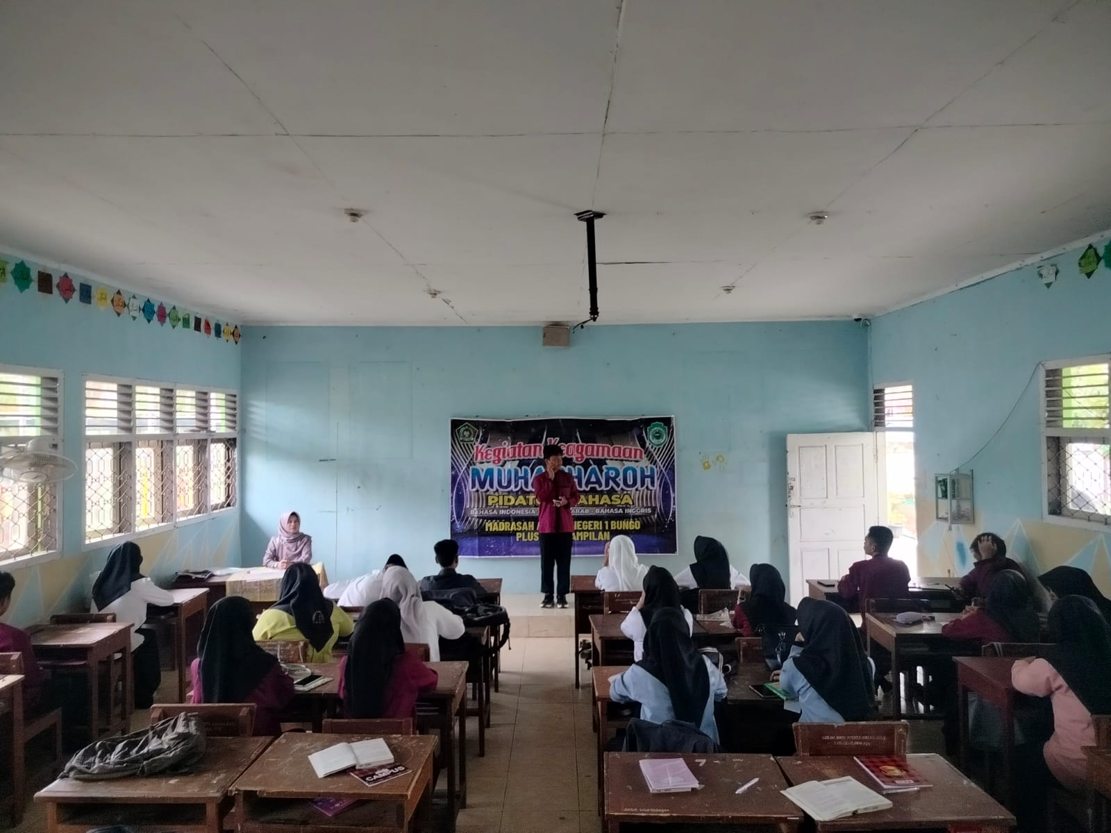 PROGRAM KEAGAMAAN CABANG MUHADHARAH MAN 1 BUNGO CETAK  GENERASI PEMBERANI DENGAN KEPRIBADIAN ISLAMI