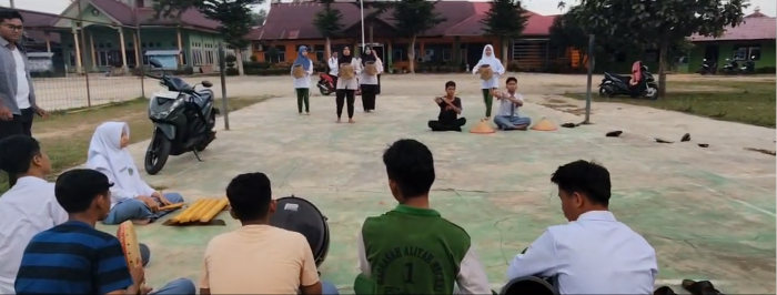 Sanggar Seni MAN 1 Bungo Persiapkan Tari untuk PORSENI