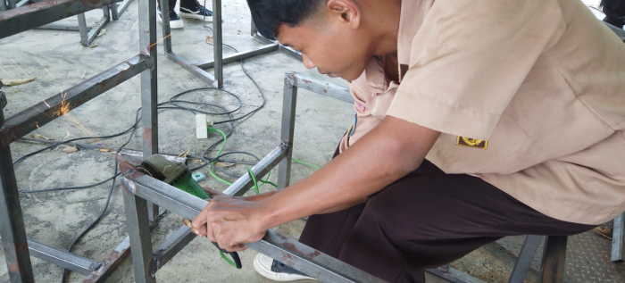 Siswa MAN 1 Bungo Kuasai Teknik Pengelasan untuk Masa Depan