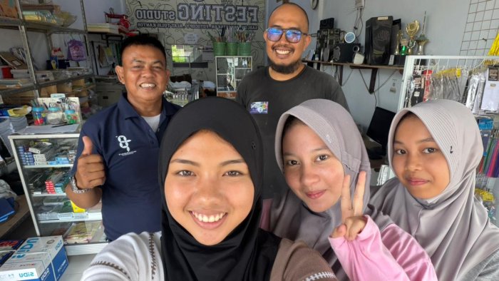 Guru MAN 1 Bungo Pantau Siswa PKL di Festing Studio