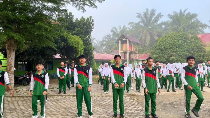 Senam Sehat Jadi Tradisi Sabtu Pagi di MAN 1 Bungo, OSIM Jadi Motor Penggeraknya Senam Sehat Jadi Tradisi Sabtu Pagi di MAN 1 Bungo, OSIM Jadi Motor Penggeraknya