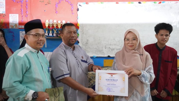 MAN 1 Bungo Raih Penghargaan Safari Ramadhan dari KPU Bungo