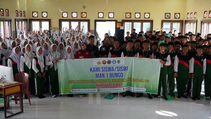 Hari Ketiga MATAMUDA MAN 1 Bungo, Densus 88 Mabes Polri Berikan Edukasi Bahaya Radikalisme dan Intoleransi Hari Ketiga MATAMUDA MAN 1 Bungo, Densus 88 Mabes Polri Berikan Edukasi Bahaya Radikalisme dan Intoleransi
