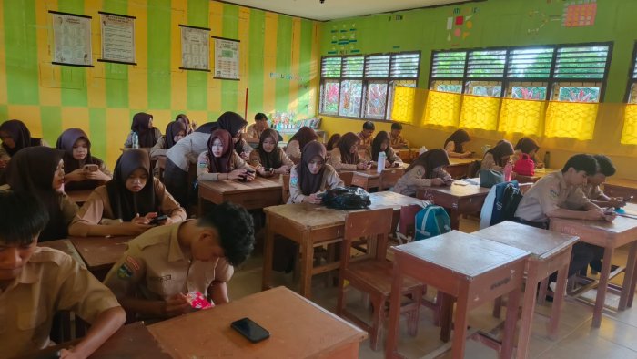 Kelas XII MIPA 2 MAN 1 Bungo Ikuti Try Out TKA Berbasis Digital Melalui Platform Alef