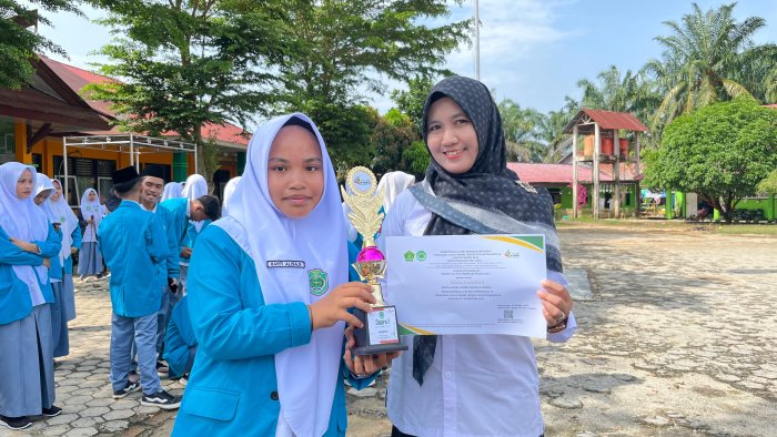 Kelas X Bahasa MAN 1 Bungo Raih Juara 1 Lomba Mading