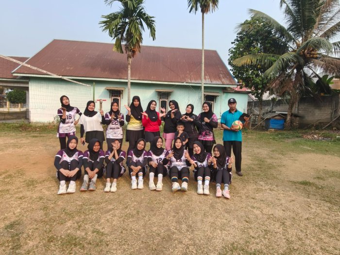 Sparing Voli Putri MAN 1 Bungo vs PBE, Tingkatkan Pengalaman Bertanding dan Sportivitas Atlet Sparing Voli Putri MAN 1 Bungo vs PBE, Tingkatkan Pengalaman Bertanding dan Sportivitas Atlet