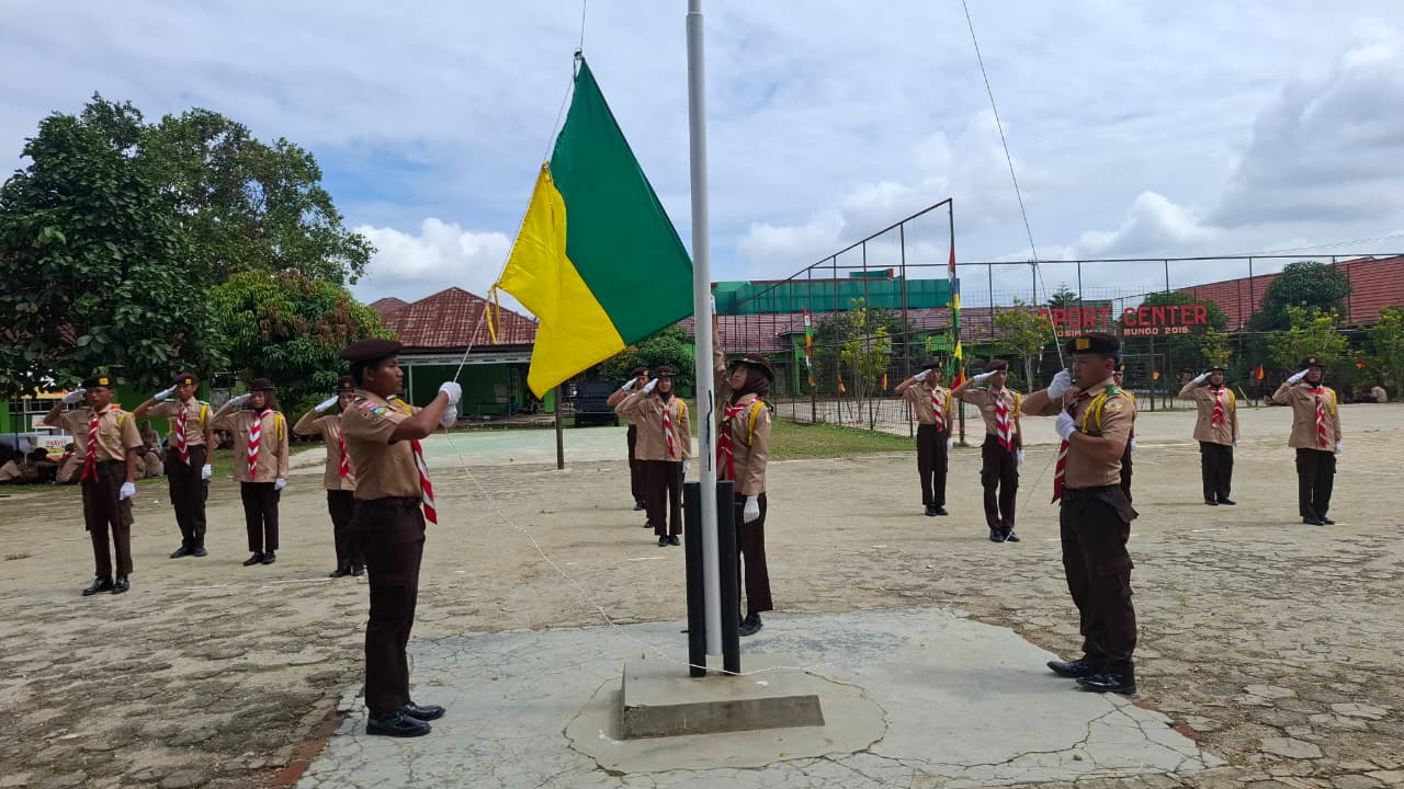 GERAKAN PRAMUKA MAN 1 BUNGO SIAPKAN  KADER PADA  LOMBA YEL-YEL DAN PASUKAN PENGIBAR BENDERA SAMBUT HARI PRAMUKA KE-64