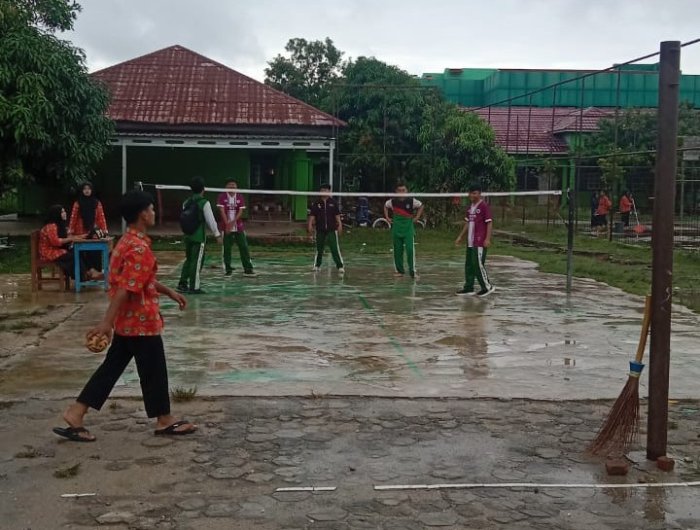 Kelas XA1 dan XS1 Bersaing di Sepak Takraw Class Meeting MAN 1 Bungo