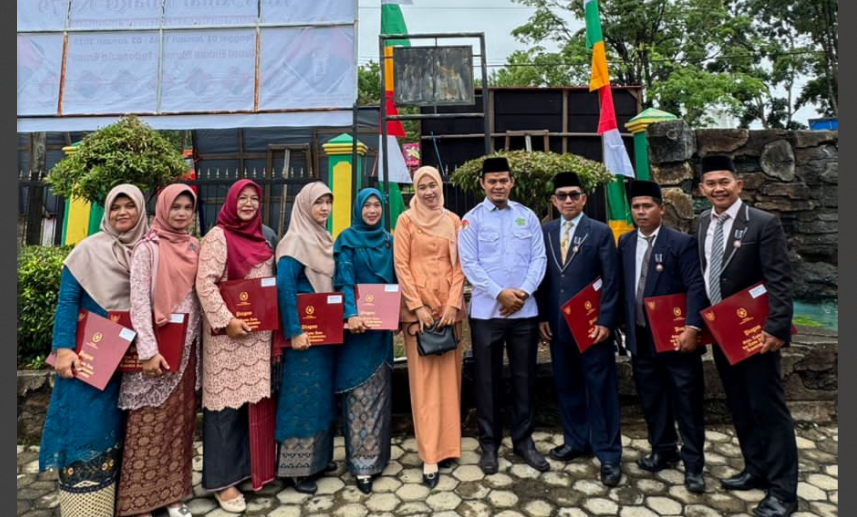 ASN MAN 1 BUNGO TERIMA PENGHARGAAN SATYALANCANA PADA HAB KEMENAG KE-79Â TAHUNÂ 2025