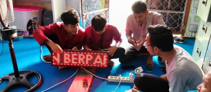 Siswa Kelas XII Teknik Elektronika MAN 1 Bungo Praktik Perbaikan Running Text