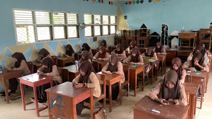 UMBK Hari Keenam di MAN 1 Bungo Berjalan Tertib