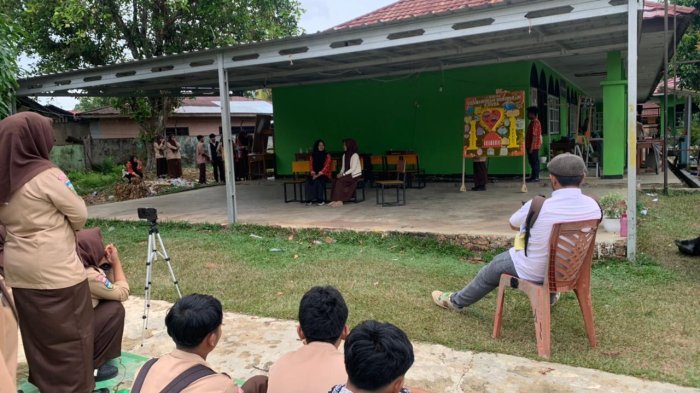 Siswa XI MIPA 3 Unjuk Kreativitas Lewat Teater Sekolah