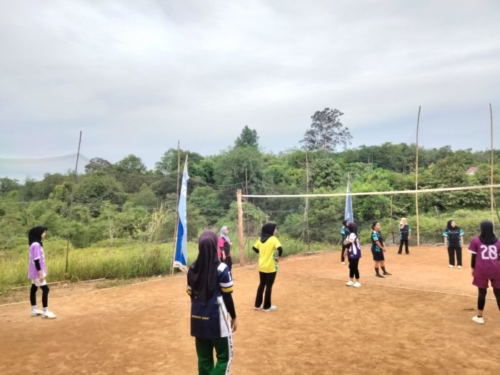 Tim Voli Putri MAN 1 Bungo Dapat Dukungan Saat Sparring
