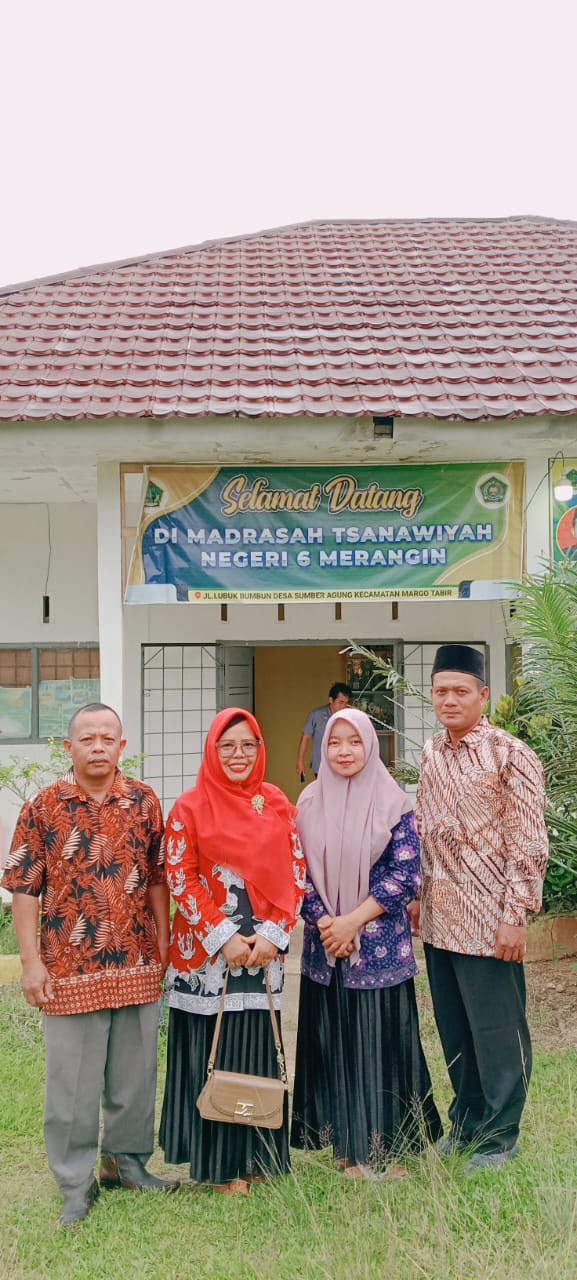 MAN 1 Bungo Sosialisasi PPDB Melalui Pemasangan Spanduk di MTSN 6 Merangin