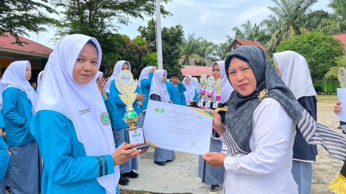 X IPS 2 Raih Juara 3 Lomba Penyelenggaraan Jenazah Porseni MAN 1 Bungo