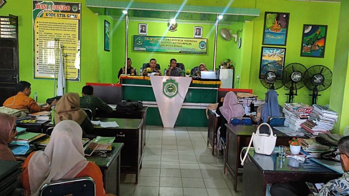 MAN 1 Bungo Gelar Rapat Evaluasi Akhir Tahun Pembelajaran Kelas X dan XI Tahun Pelajaran 2025/2026