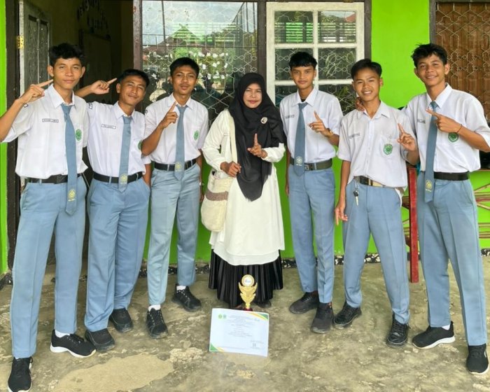 Ibu Kasmaini, Guru Senior Matematika MAN 1 Bungo