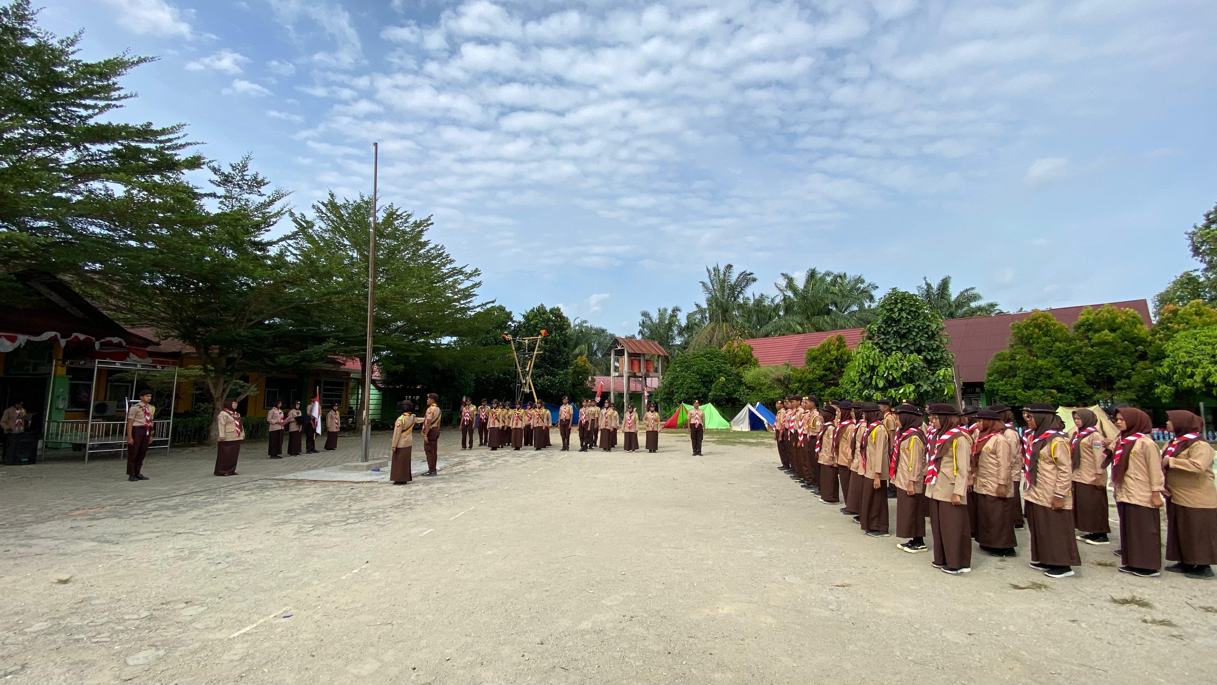PANGKALAN PRAMUKA MAN 1 BUNGO LAKSANAKAN GELARAN PINDAHÂ GOLONGAN