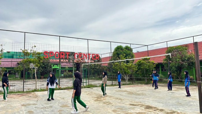 OSIM MAN 1 Bungo Gelar Sparing Voli Persahabatan dengan MAN 2 Bungo