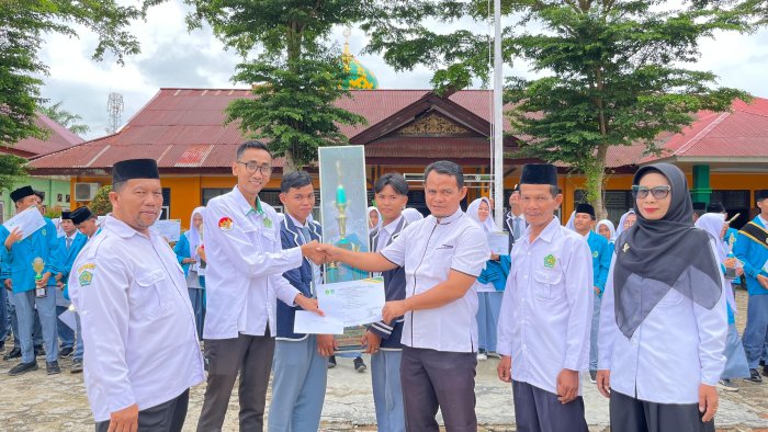 XI MIPA 1 Pertahankan Juara Umum Porseni MAN 1 Bungo