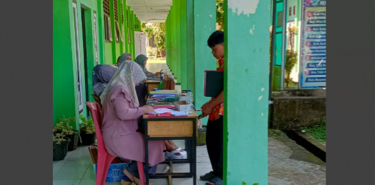 PENYERAHAN BERKAS ADMINISTRASI DAFTAR ULANG SISWA MASIHÂ BERLANGSUNG