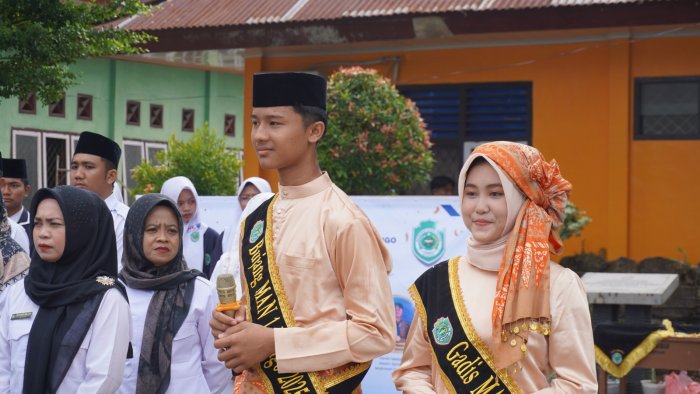 Bujang dan Gadis MAN 1 Bungo Sambut Kontingen Jambi Berprestasi