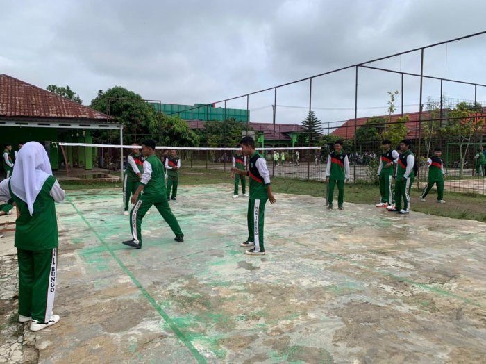 Pertandingan Takraw XI MIPA 2 vs XI MIPA 1 di MAN 1 Bungo Berlangsung Sengit