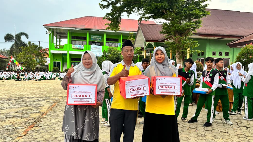 SERU! TIM IBU INTAN CS JUARAI LOMBA TEBAK KATA HUT RI KE-80 MAN 1 BUNGO