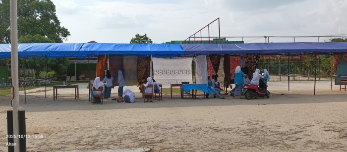 Kain Tradisional Warnai Stand Porseni XI MAN 1 Bungo