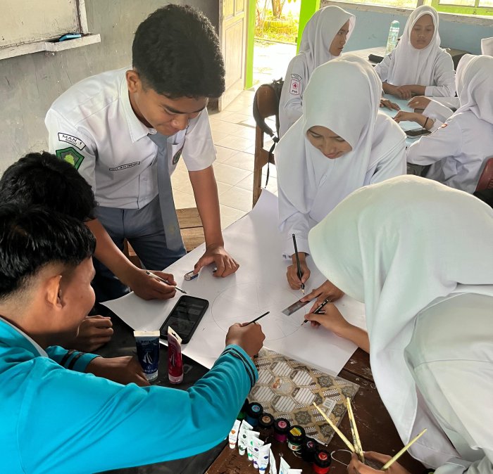 Praktik Membuat Lingkaran, Siswa Kelas XI MIPA 3 MAN 1 Bungo Belajar Matematika Lebih Seru