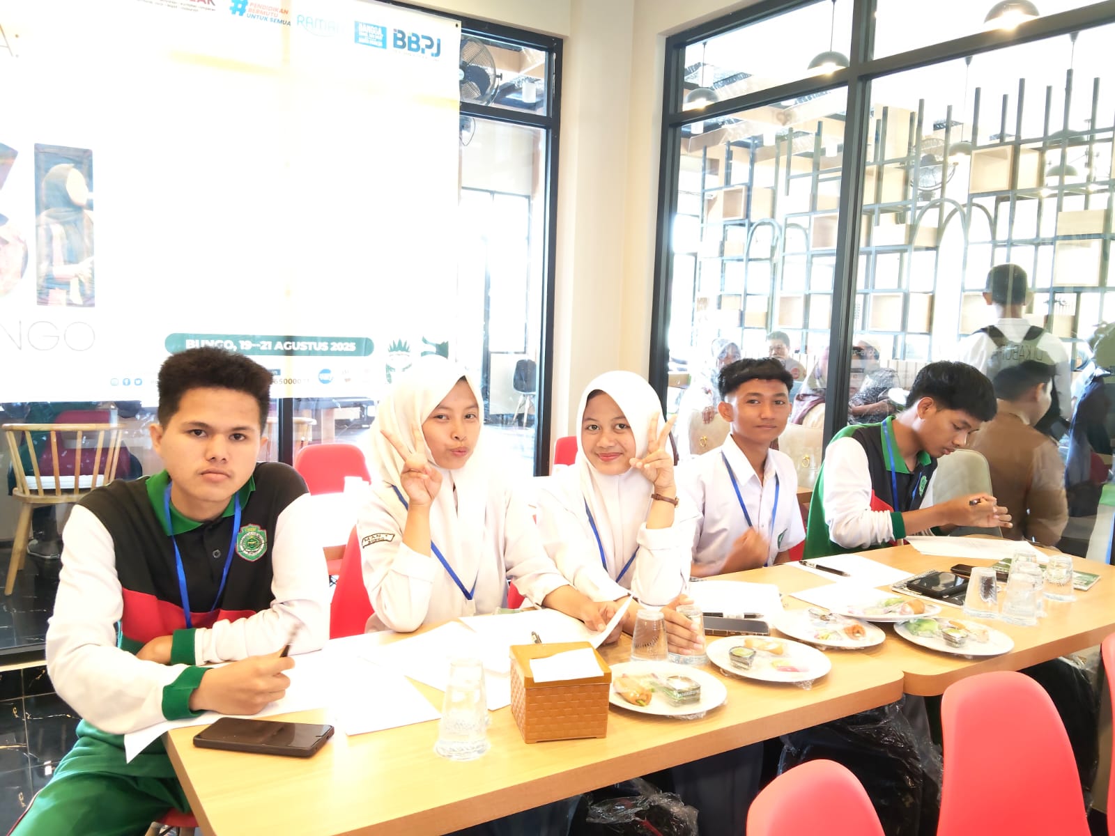 MAN 1 BUNGO KIRIM DUTA  IKUTI BENGKEL APRESIASI SASTRA: MUSIKALISASI PUISI