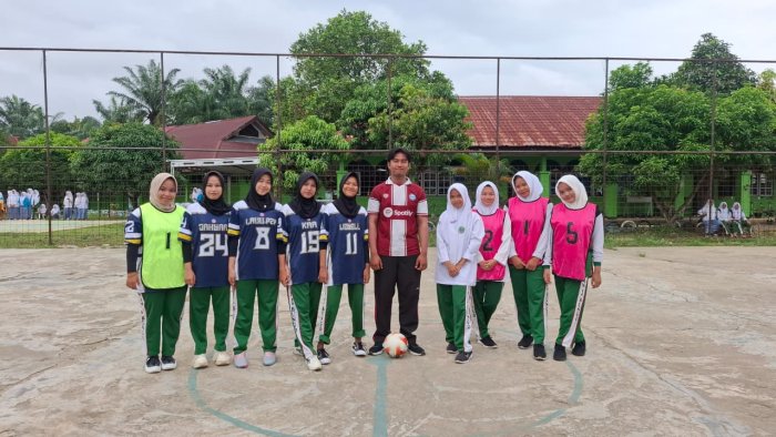 Laga Futsal Putri X BB vs X IPS 2 Meriahkan Classmeeting MAN 1 Bungo