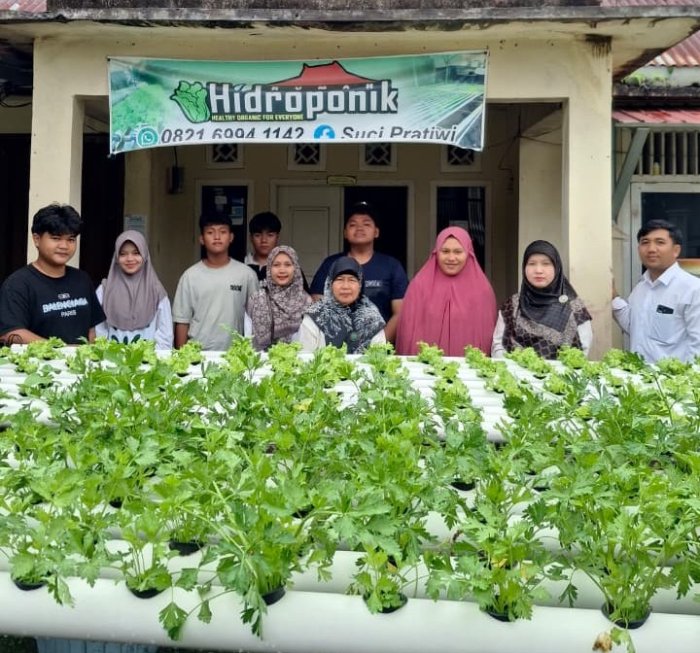 Pantau PKL Hidroponik, Guru Pembimbing Lapangan MAN 1 Bungo Kunjungi Beberapa Lokasi