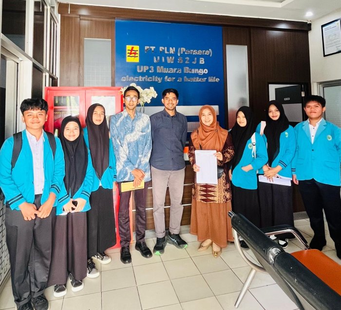 Siswa Kelas XII Teknik Elektronika MAN 1 Bungo Diantarkan ke Lokasi PKL di Berbagai Instansi