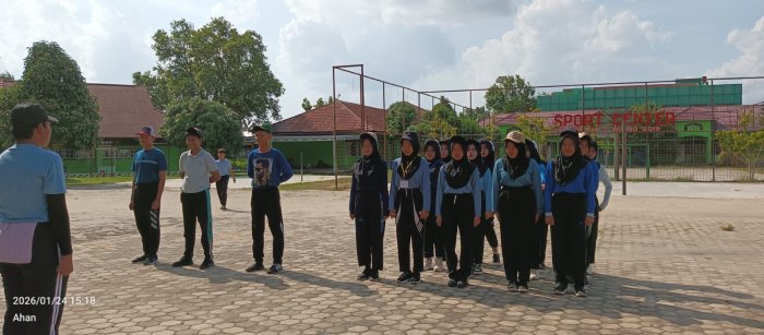 Paskibraka MAN 1 Bungo Gelar Latihan Rutin di Lapangan Madrasah