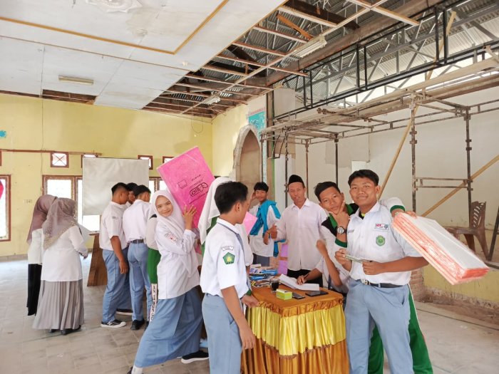 Guru dan Siswa MAN 1 Bungo Bersinergi Sukseskan PORSENI