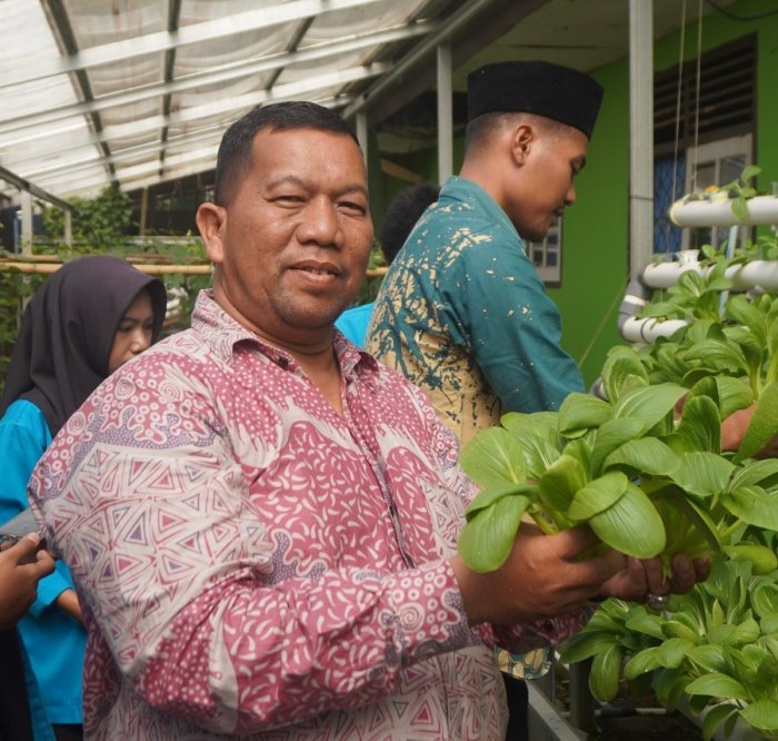 Panen Raya Hidroponik Siswa MAN 1 Bungo Berlangsung Meriah