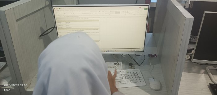 Siswa MAN 1 Bungo Tetap Semangat Kerjakan Proyek TIK Saat Hujan