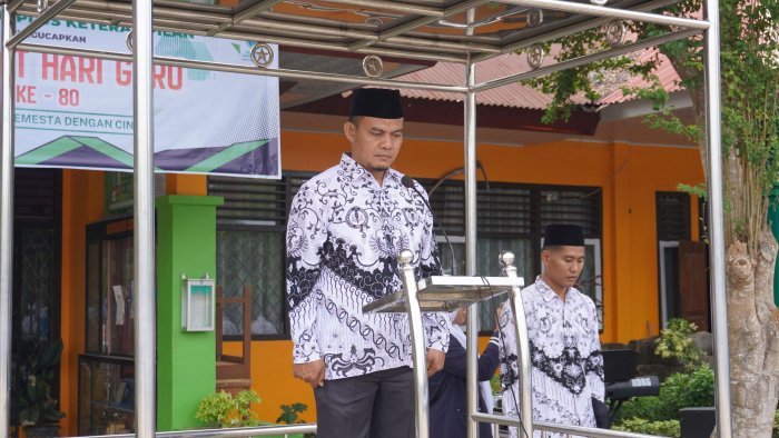 Abi Dony Afrian Pimpin Upacara HGN ke-80 di MAN 1 Bungo