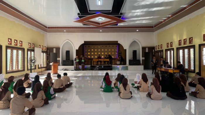 Siswa Terbaik Beradu Cerdas di Grand Final Ranking 1 MAN 1 Bungo Siswa Terbaik Beradu Cerdas di Grand Final Ranking 1 MAN 1 Bungo