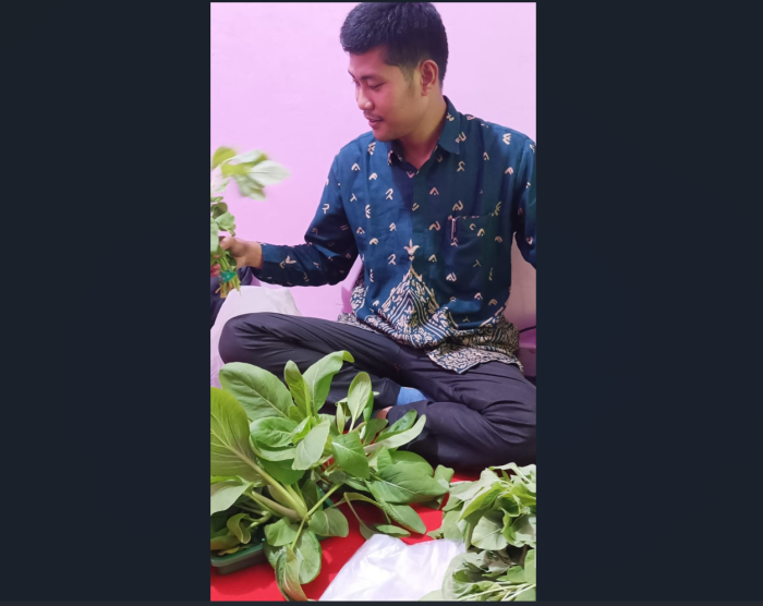 Dari Green House ke Konsumen, Siswa MAN 1 Bungo Belajar Bertani dan Berwirausaha. Dari Green House ke Konsumen, Siswa MAN 1 Bungo Belajar Bertani dan Berwirausaha.