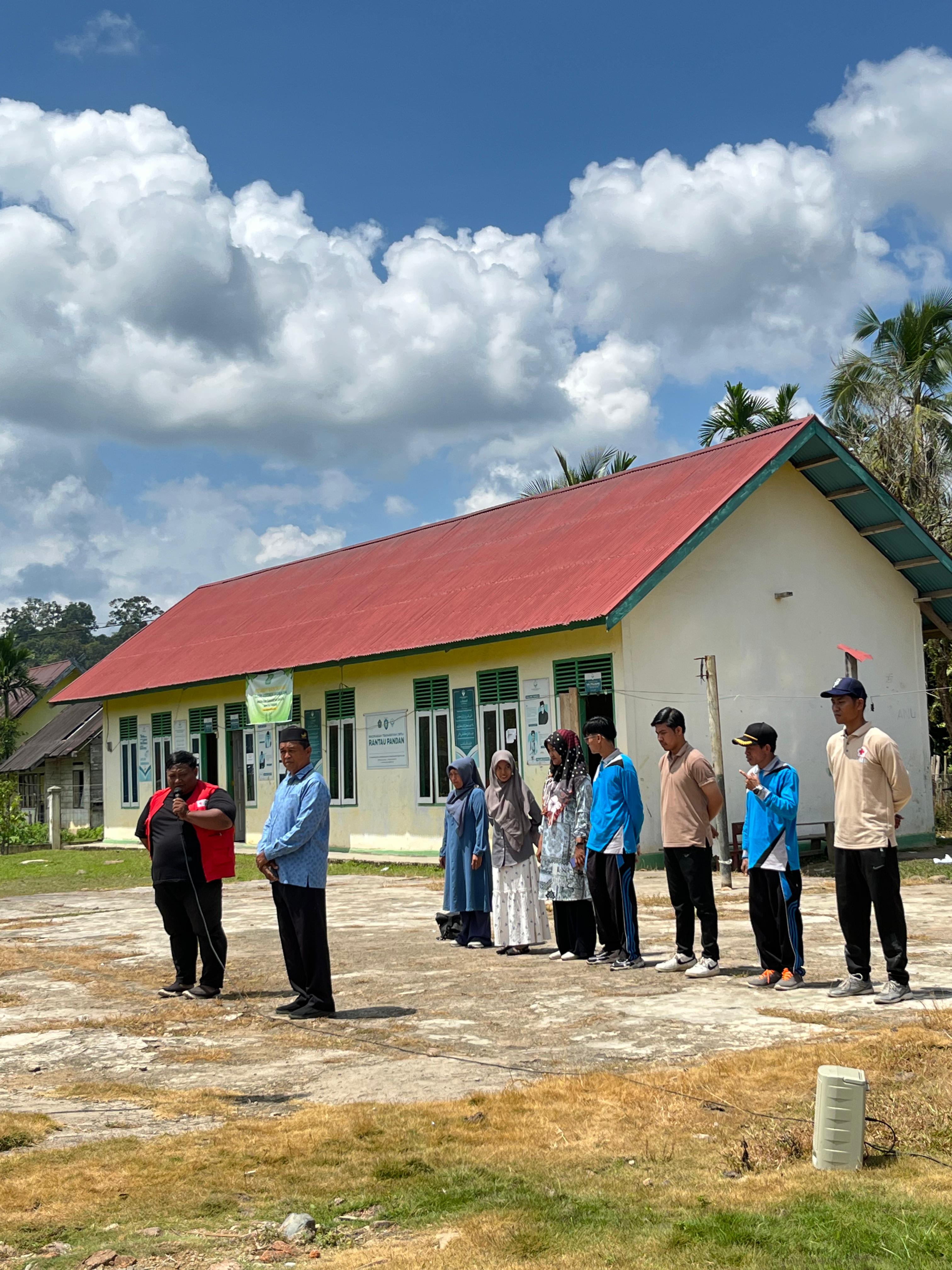 MAN 1 Bungo Gelar  Orientasi PMR di Kecamatan Rantau Pandan 