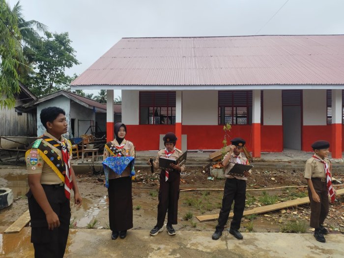 Ramdan dan Aizan Bina Pramuka SD 60 Rimbo Tengah